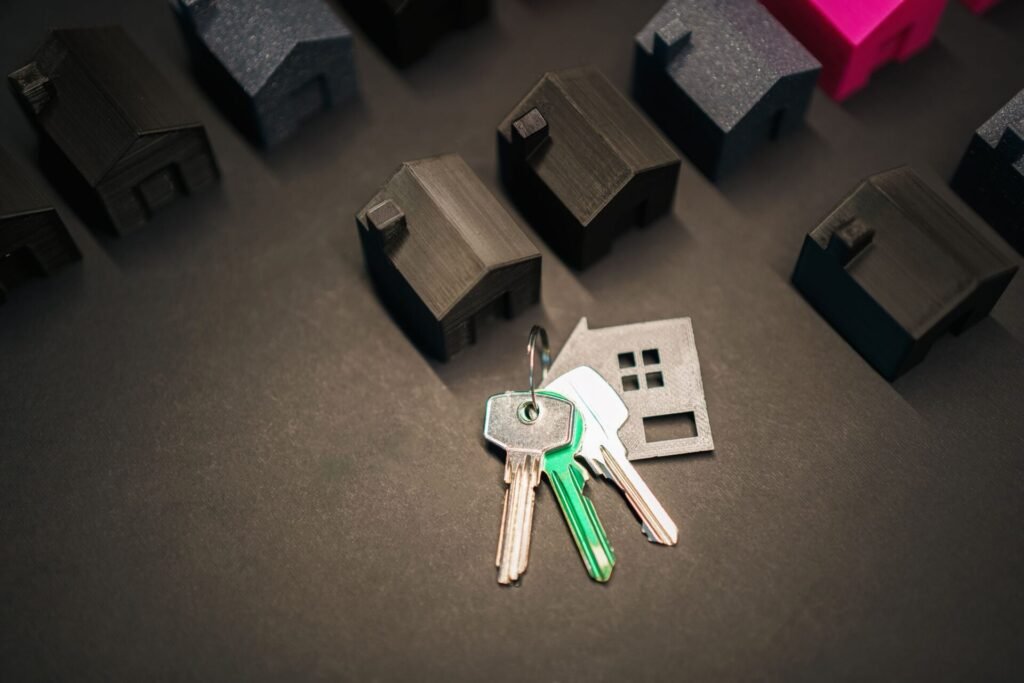 Trousseau de clés avec une maison symbolisant un achat immobilier financé sans apport personnel en 2026.